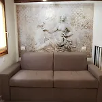 The Happiness Of The 아파트